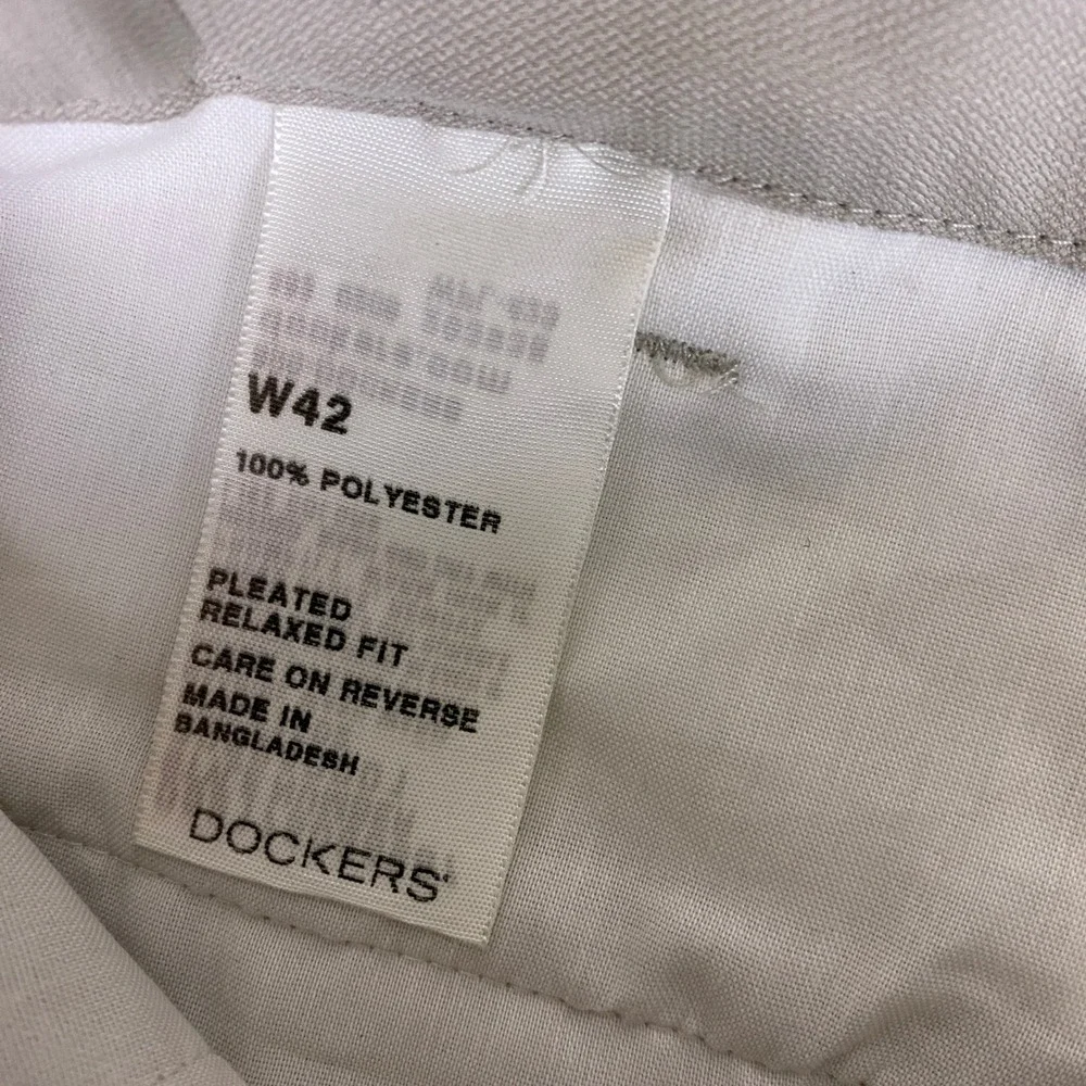 Dockers Golf Shorts Men's 42 Khaki Pleated Front Modern Comfort Beige New *Wear*